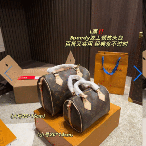 2025061523001262 PRADA Small Leather Shoulder Bag