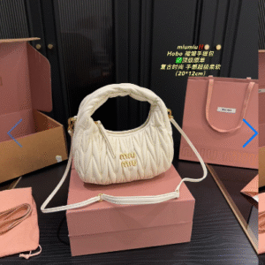 20429eccc9b9d5a2e606bbcb174a2564 chanel 1