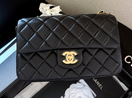 b3e230ac4821563028f074bcc82bcc4c chanel 2