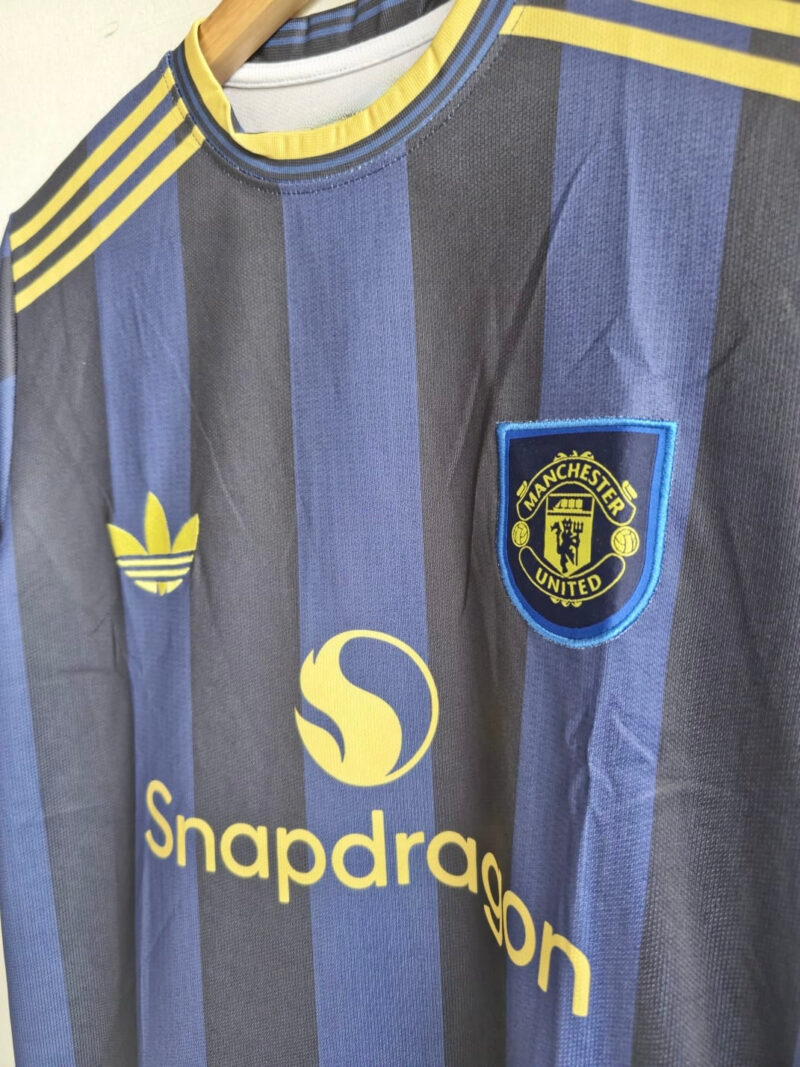 0F457880-400E-4334-BC48-4253515D8532 Dark Energy. Red Legacy. – 2025/26 Manchester United Third Kit