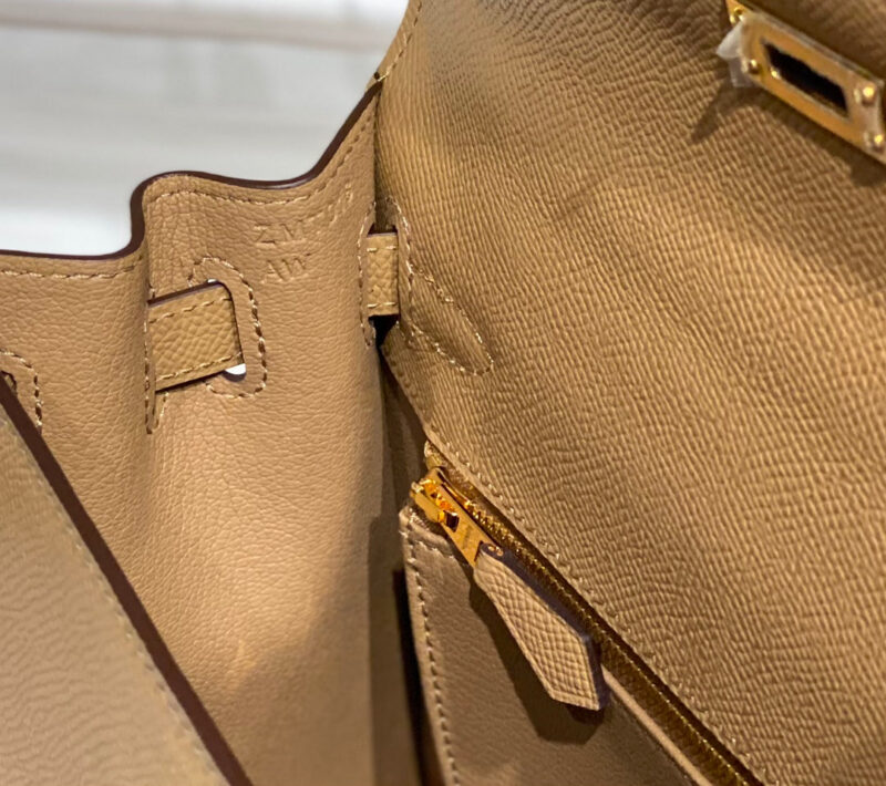 HERMES KELLY 28 IN CHAI EPSOM GOLD HARDWARE