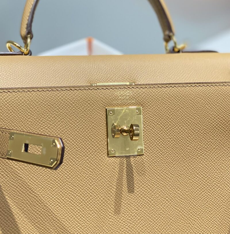 HERMES KELLY 28 IN CHAI EPSOM GOLD HARDWARE