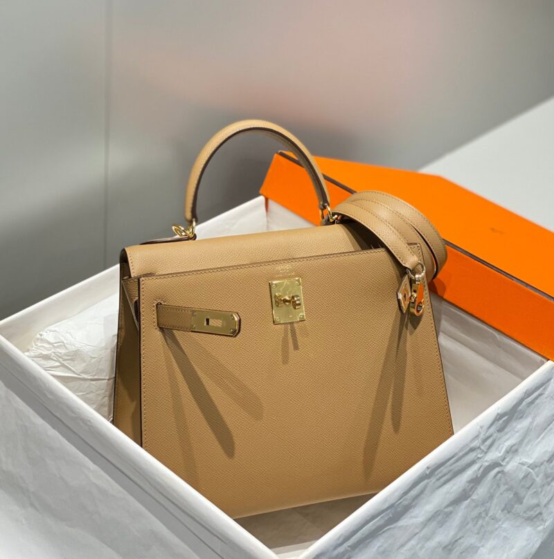 HERMES KELLY 28 IN CHAI EPSOM GOLD HARDWARE