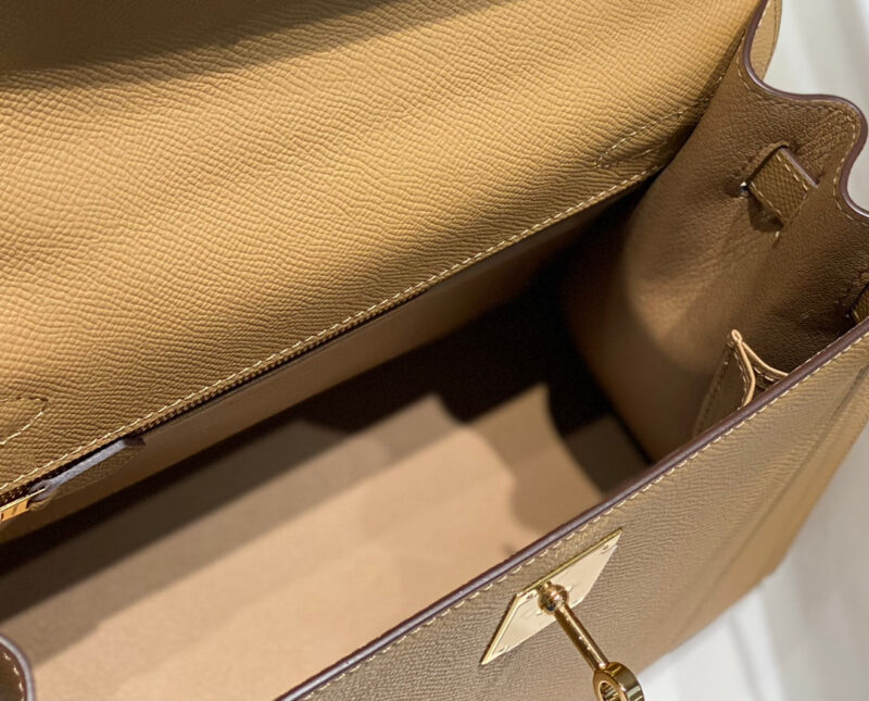 HERMES KELLY 28 IN CHAI EPSOM GOLD HARDWARE