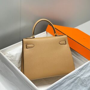 HERMES KELLY 28 IN CHAI EPSOM GOLD HARDWARE