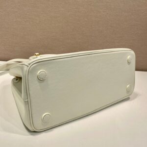 MEDIUM GALLERIA BAG 28 IN WHITE SMOOTH CALFSKIN GOLD HARDWARE