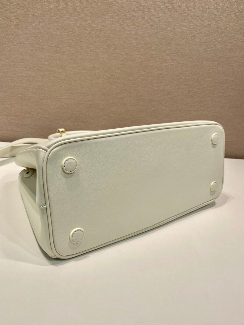 MEDIUM GALLERIA BAG 28 IN WHITE SMOOTH CALFSKIN GOLD HARDWARE