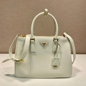MEDIUM GALLERIA BAG 28 IN WHITE SMOOTH CALFSKIN GOLD HARDWARE