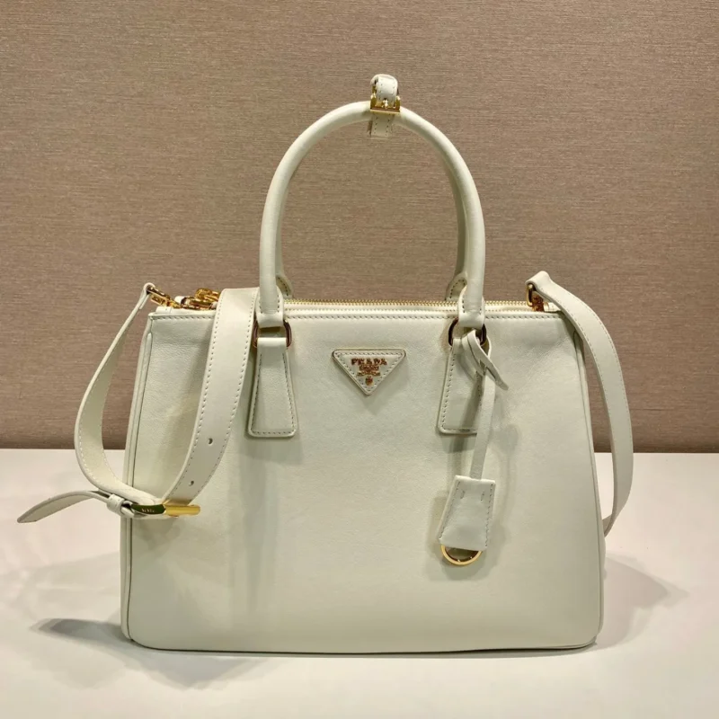 MEDIUM GALLERIA BAG 28 IN WHITE SMOOTH CALFSKIN GOLD HARDWARE