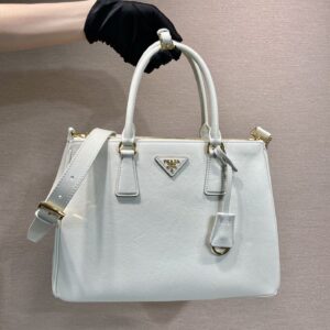 MEDIUM GALLERIA BAG 28 IN WHITE SMOOTH CALFSKIN GOLD HARDWARE