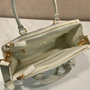 MEDIUM GALLERIA BAG 28 IN WHITE SMOOTH CALFSKIN GOLD HARDWARE