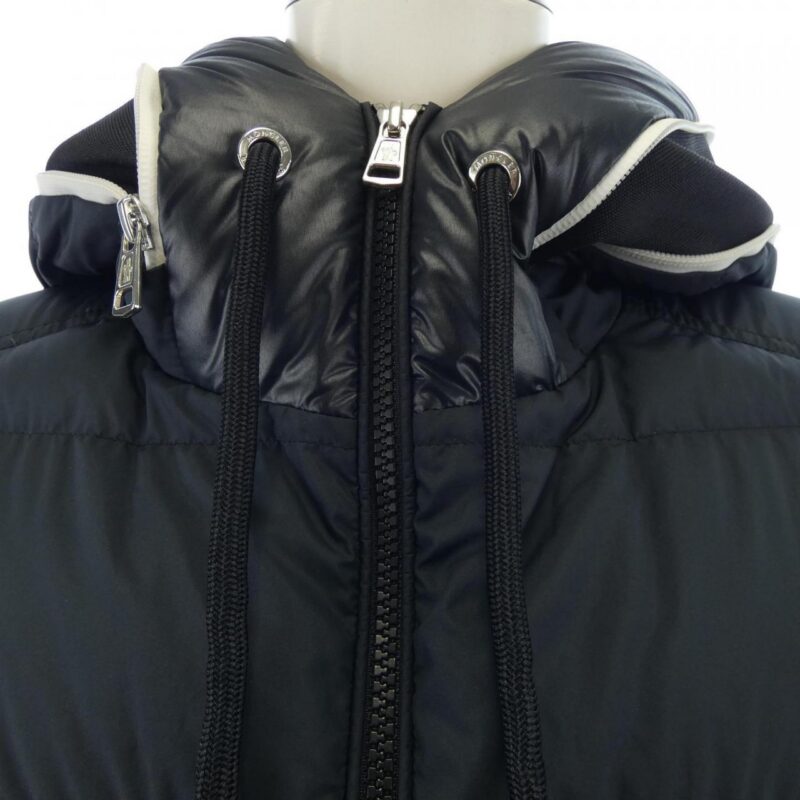 Moncler Cardere Hooded Short Down Jacket