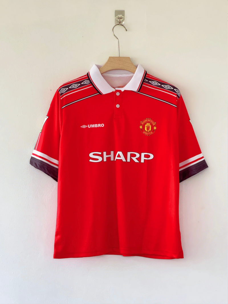 Treble Triumph Reimagined – Beckham’s 1998/99 Manchester United Five Sleeve Retro Jersey