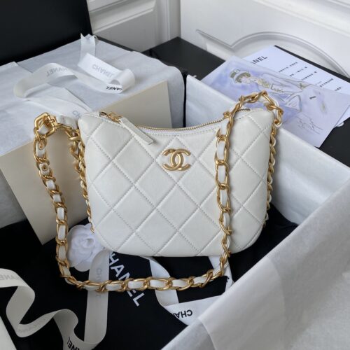 53923fa1 Chanel 22K Hobo Bag Logo Chain Lambskin