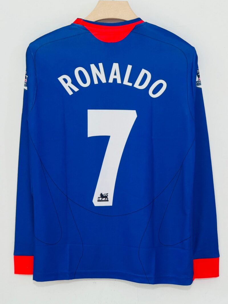 Witness the Rise of a Legend with the 2005-06 Manchester United Away Jersey – Ronaldo Full Sleeve Edition