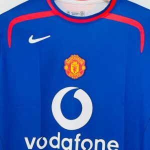 Witness the Rise of a Legend with the 2005-06 Manchester United Away Jersey – Ronaldo Full Sleeve Edition