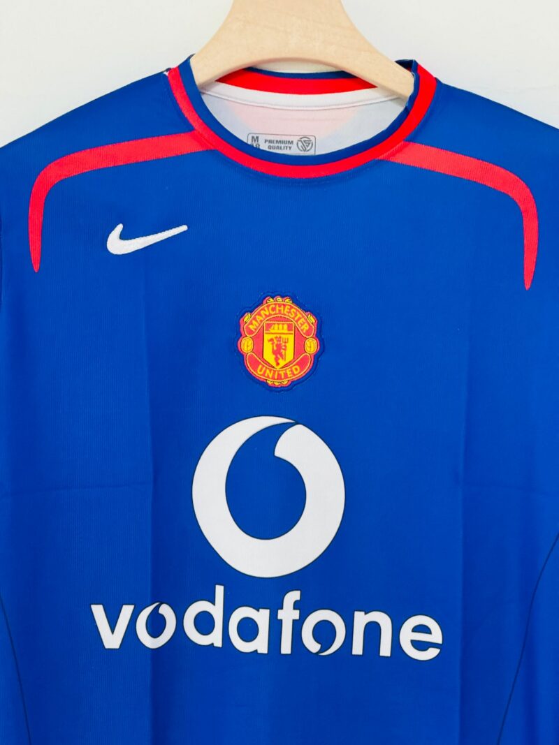 Witness the Rise of a Legend with the 2005-06 Manchester United Away Jersey – Ronaldo Full Sleeve Edition
