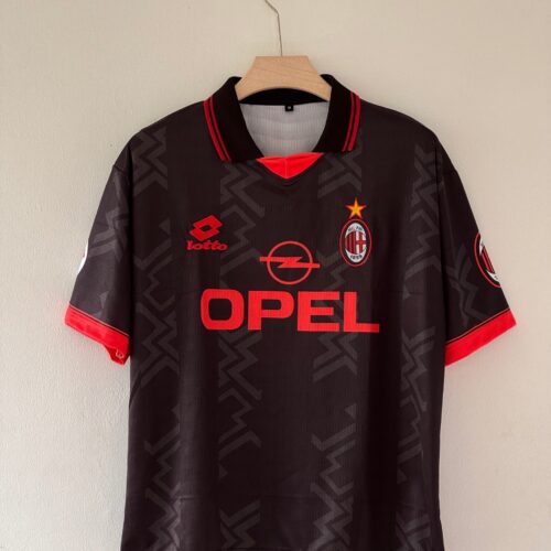 73B6DA43-7852-4F61-8E6C-85E707608A0D Defend with Honor. Lead with Class. – AC Milan 1996/97 Maldini Five-Sleeve Edition