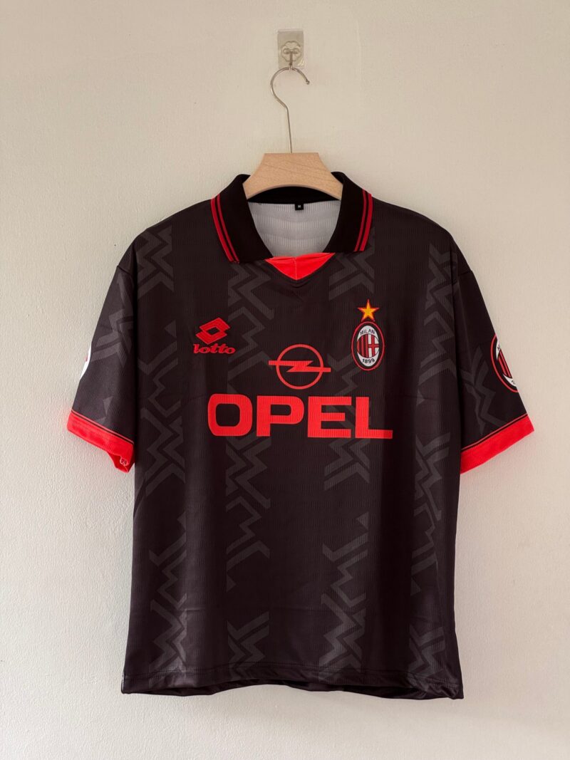 73B6DA43-7852-4F61-8E6C-85E707608A0D Defend with Honor. Lead with Class. – AC Milan 1996/97 Maldini Five-Sleeve Edition