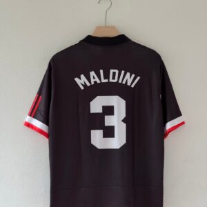 Retro Power. Rossoneri Pride. – AC Milan 1999/2000 Five-Sleeve Edition