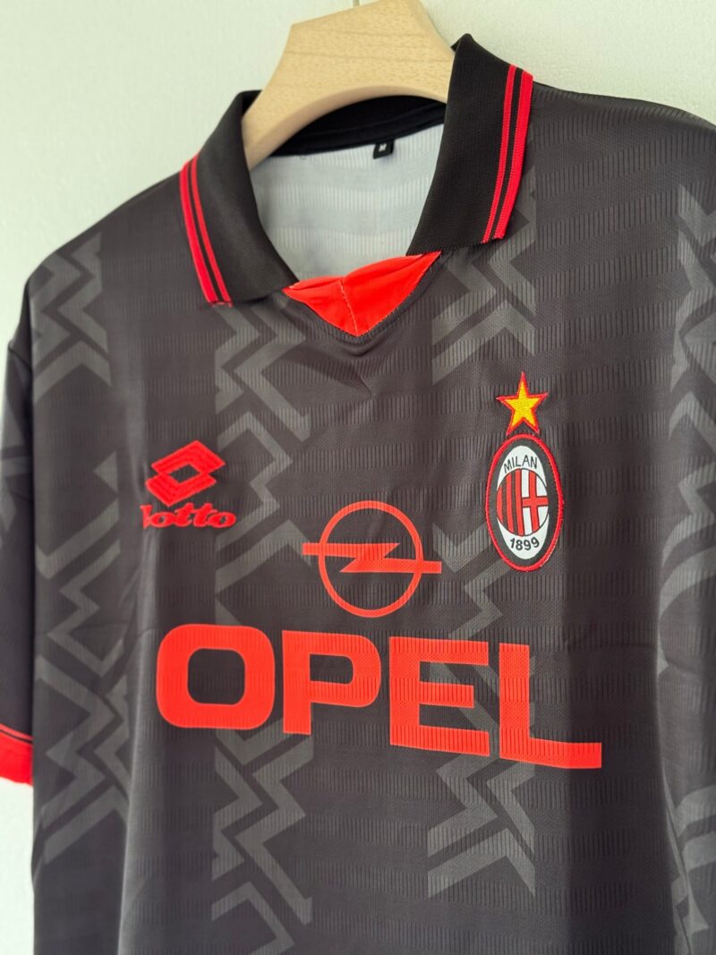 7C373A3B-2D78-4A8E-9102-3AB16F1AE4EE Defend with Honor. Lead with Class. – AC Milan 1996/97 Maldini Five-Sleeve Edition