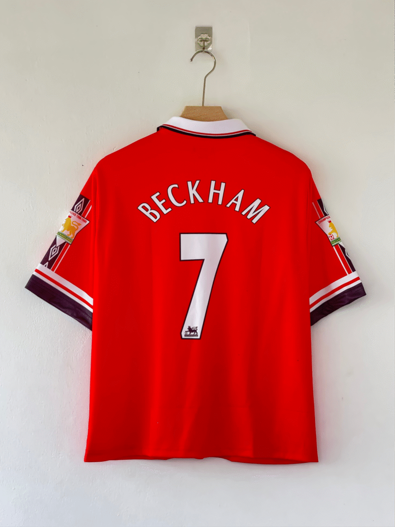 Treble Triumph Reimagined – Beckham’s 1998/99 Manchester United Five Sleeve Retro Jersey