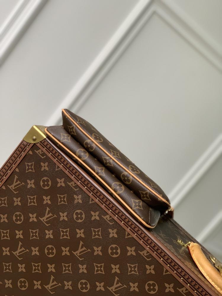 LV Pochette Liv Monogram Women