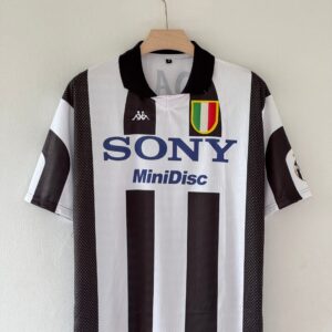 Elegance. Vision. Greatness. – Juventus 1997/98 Zidane Five-Sleeve Edition