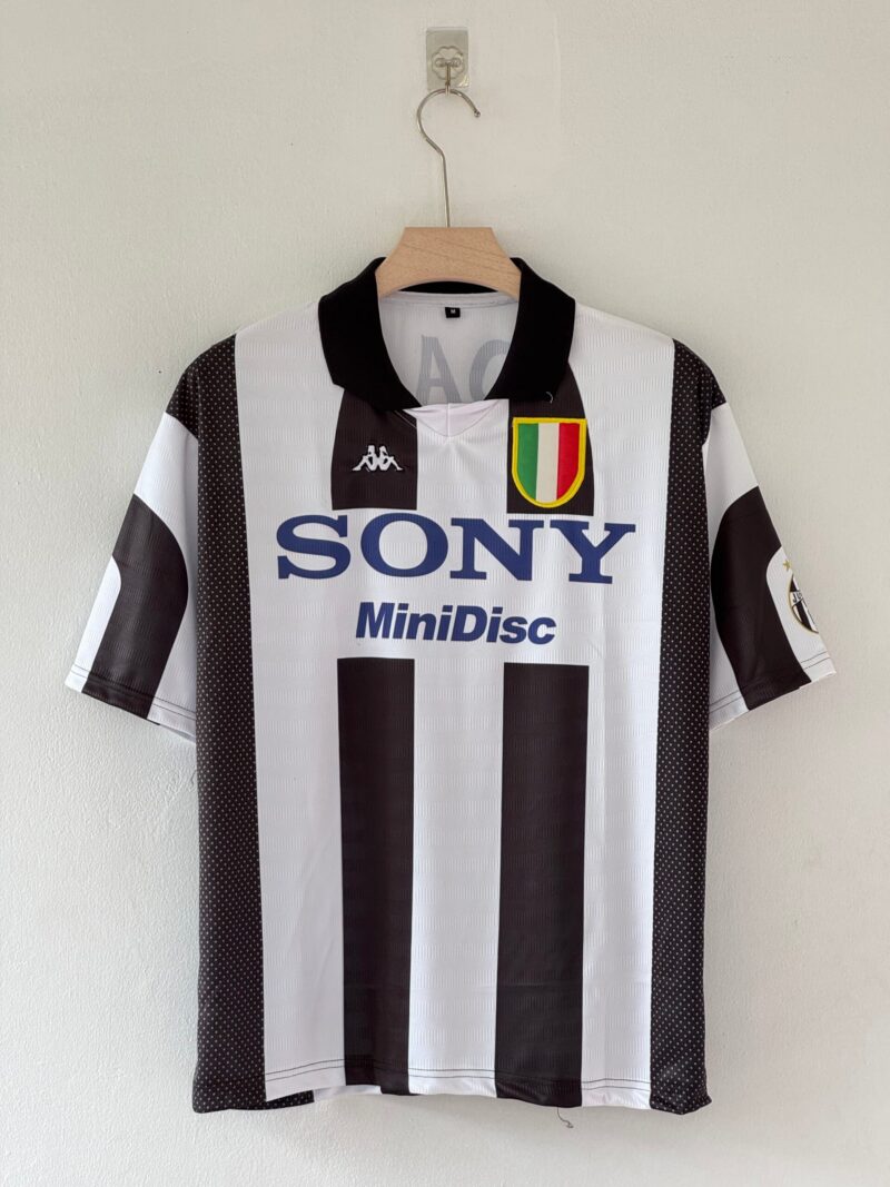 Elegance. Vision. Greatness. – Juventus 1997/98 Zidane Five-Sleeve Edition