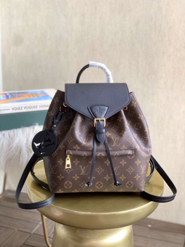 Ba-Lo-Louis-Vuitton-LV-Montsouris-PM-Monogram-Mau-Nau-Sieu-Cap-8-600x800-1 Louis Vuitton LV Montsouris PM Monogram Backpack Lock Gold 27x33cm