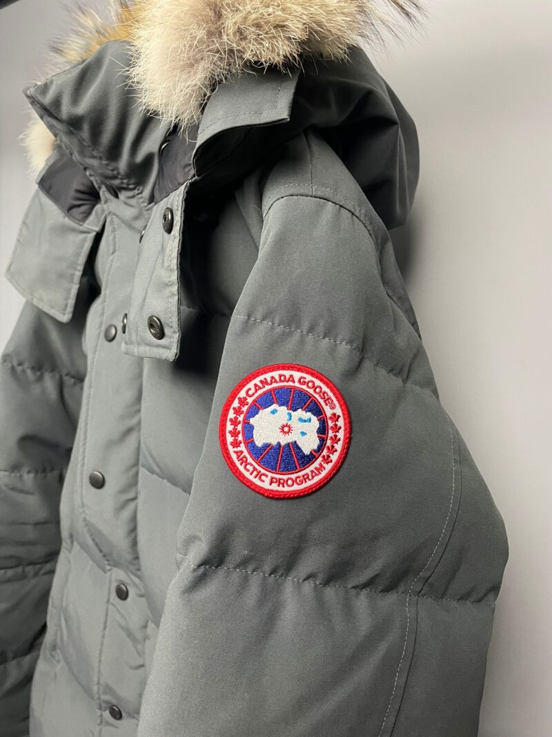 C03A5F6E-2B8F-4944-B05D-875E20BC43FD Canada Goose Wyndham Parka Graphite Excellent (Small)