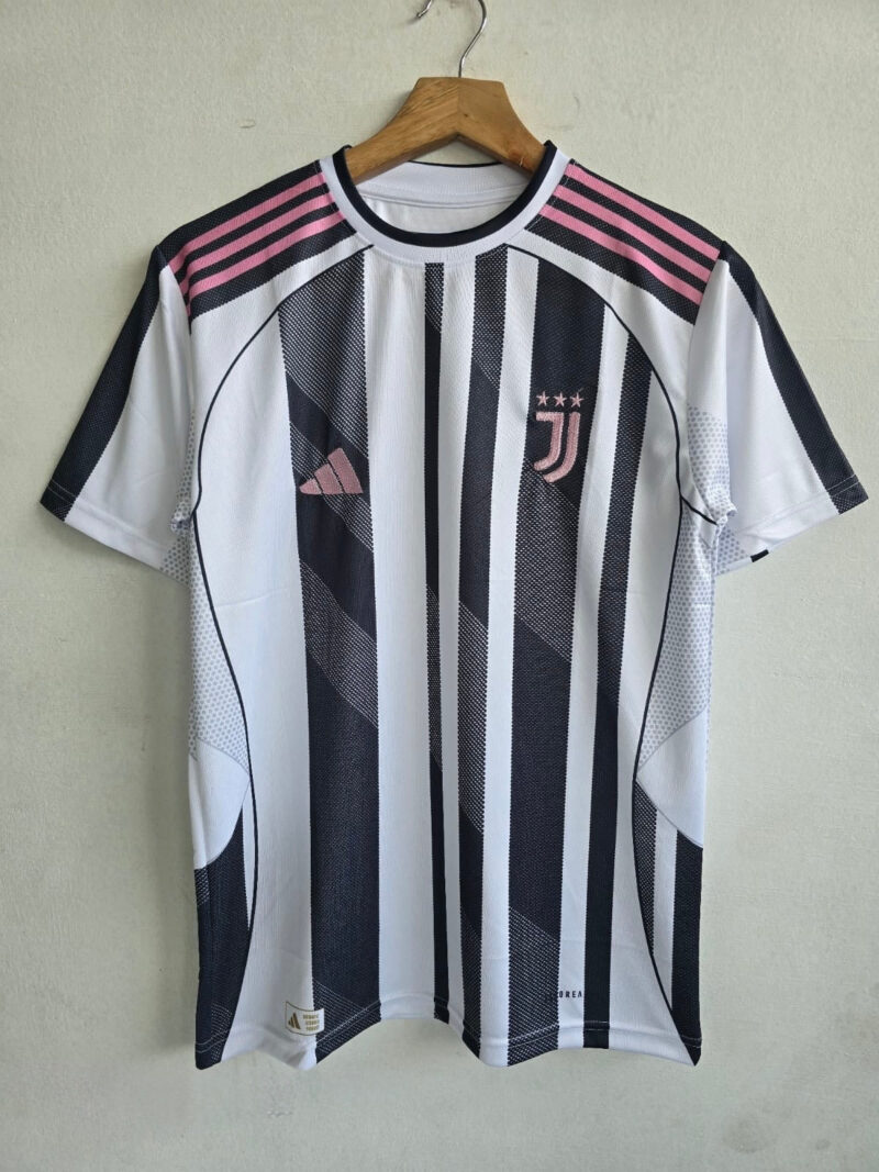 C534DE3E-8FC7-4583-8D05-B7C42B606C60 Bianconeri Bold – 2025-26 Juventus Home Jersey