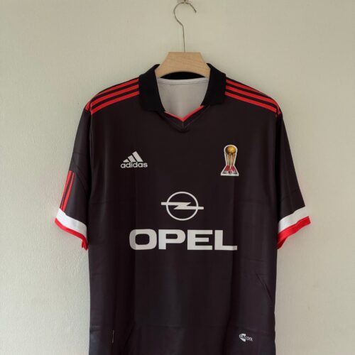 CF4F8FC5-9BEC-4639-9AB3-C3889273ED1C Retro Power. Rossoneri Pride. – AC Milan 1999/2000 Five-Sleeve Edition