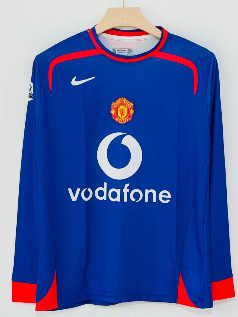 Witness the Rise of a Legend with the 2005-06 Manchester United Away Jersey – Ronaldo Full Sleeve Edition