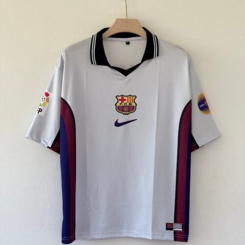 Retro Rarity Meets Brazilian Flair – Barcelona 1999–00 Away Kit (Ronaldinho Five-Sleeve Edition)