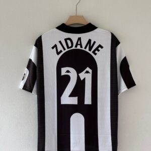 Elegance. Vision. Greatness. – Juventus 1997/98 Zidane Five-Sleeve Edition