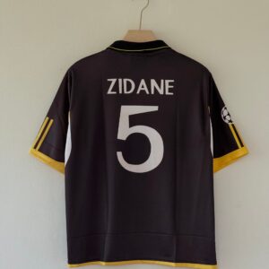 D9A4EA2F-C725-4444-9FA0-33EC6EFED589 Galáctico Beginnings – Real Madrid 1999–2001 Retro Five Sleeve Edition