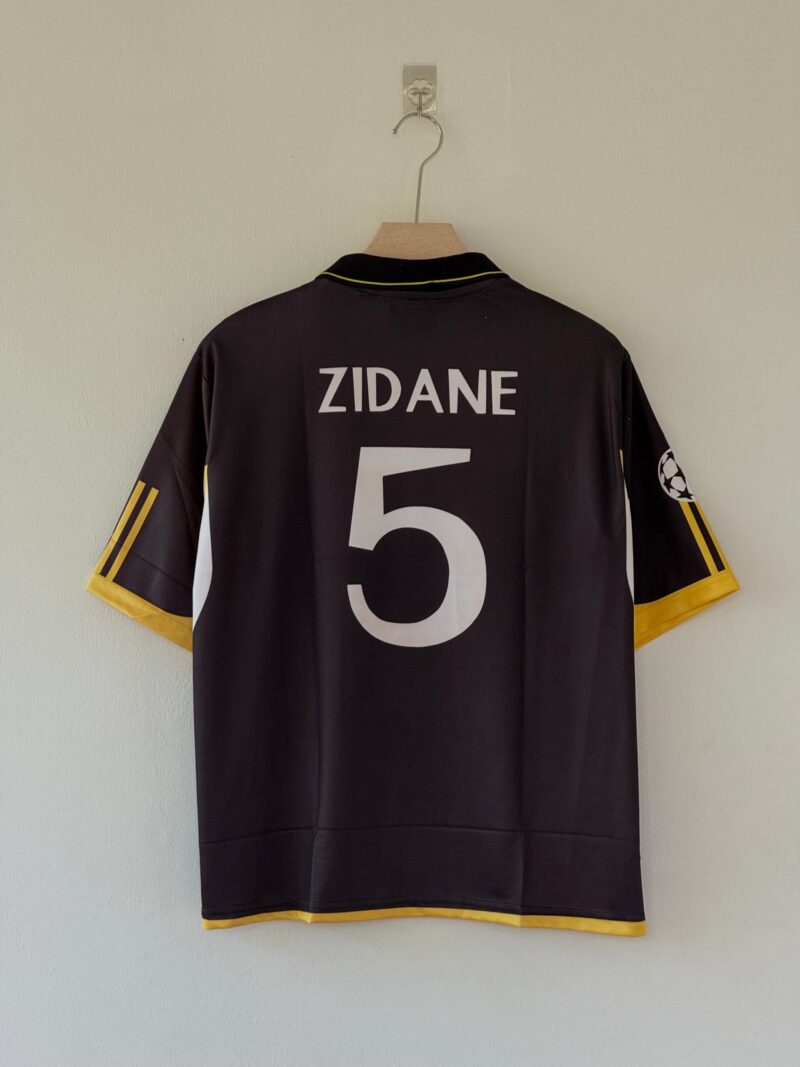 D9A4EA2F-C725-4444-9FA0-33EC6EFED589 Galáctico Beginnings – Real Madrid 1999–2001 Retro Five Sleeve Edition