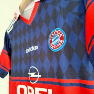 Tradition Meets Dominance – FC Bayern Munich 1997/99 Home Kit