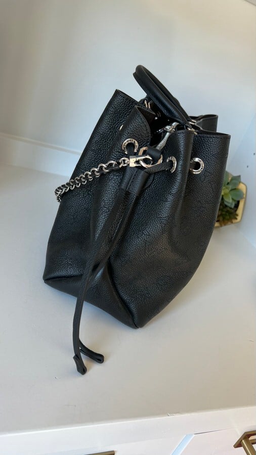Louis vuitton bella mahina tote black
