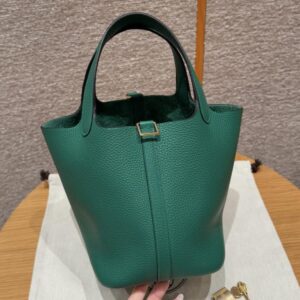 Hermes Togo leather green with gold hardware 18cm