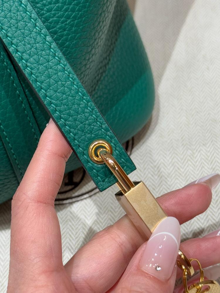 Hermes Togo leather green with gold hardware 18cm