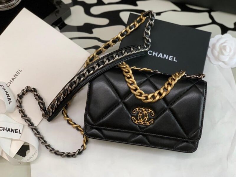 Chanel 19 wallet on chain in shiny lambskin