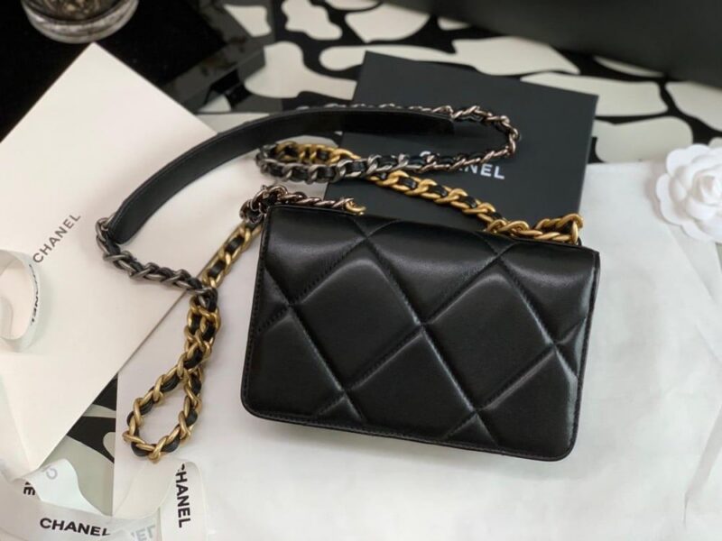Chanel 19 wallet on chain in shiny lambskin