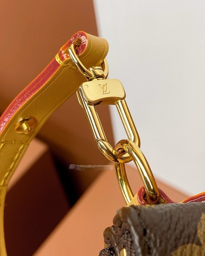 Louis Vuitton M83008 Pochette Liv