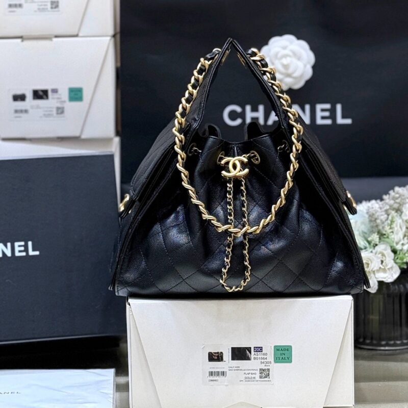 CHANEL 25 HANDBAG IN BLACK 30 GRAINED CALFSKIN GOLD HARDWARE