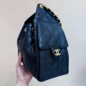 CHANEL 25 HANDBAG IN BLACK 30 GRAINED CALFSKIN GOLD HARDWARE