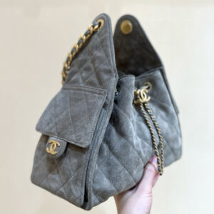 CHANEL 25 HANDBAG IN GREY 30 SUEDE GOLD HARDWARE