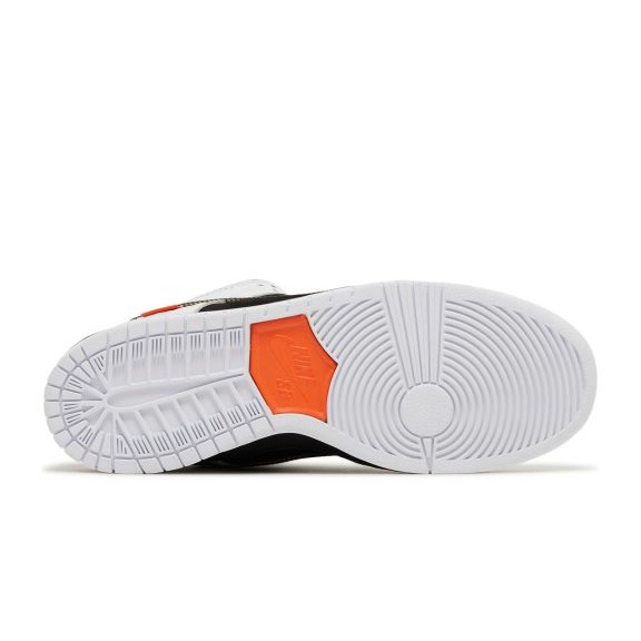 TIGHTBOOTH-x-Dunk-Low-SB-4-576x410-1 Nike SB Dunk Low