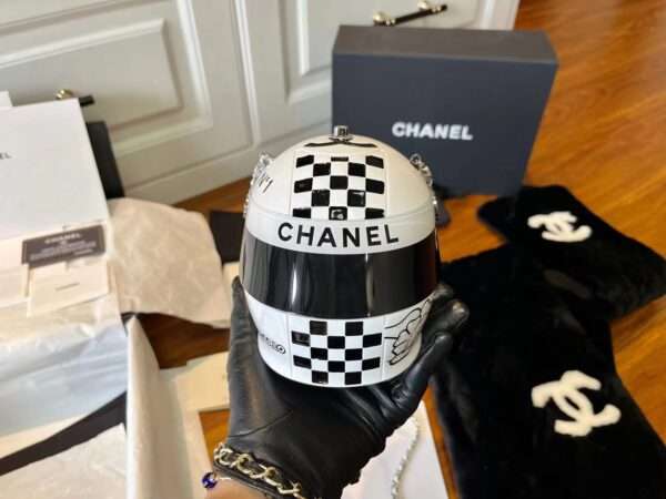 Tui-Cam-Tay-Chanel-Resort-Cruise-2023-Monte-Carlo-Mau-Trang-6-600x450-1 Chanel Resort Cruise 2023 Monte-Carlo Hand Held Bag White